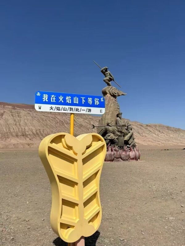 Urumqi Turpan Karez Well/Mazar Village One-Day Tour - Guides, group size and language