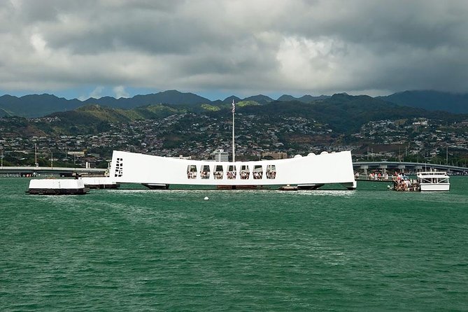 USS Missouri, USS Arizona Memorial, Pearl Harbor From Waikiki  - Honolulu - Directions