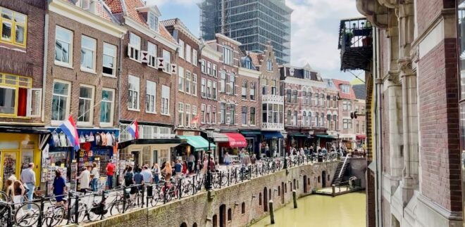 Utrecht: Highlights and Secrets With a Walking Tour - Visiting the Famous Dom Church