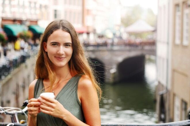 Utrecht: Professional Photoshoot at Utrecht Canals - Common Questions