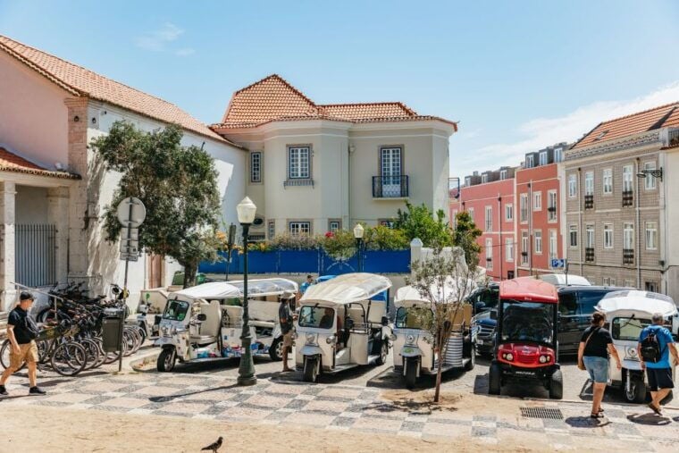 Vadio: Lisbon Old Town Private Tuk Tuk Tour - The Sum Up