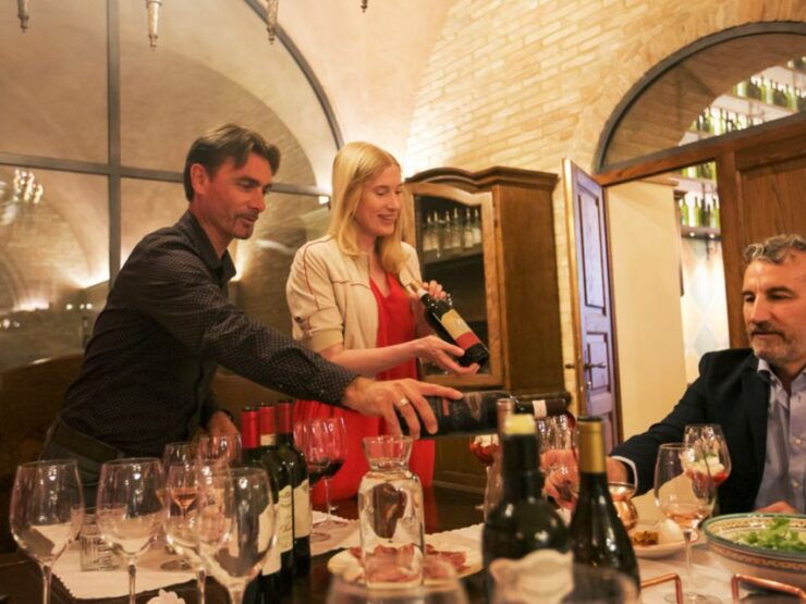 Val D'Orcia: Boutique Winery Tour and Wine Tasting - Booking Details