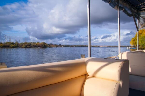 Valada: 1 Hour Boat Trip, Guided Tour - Cultural Insights