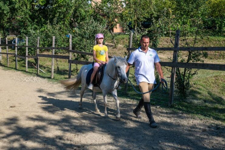 Valdichiana: Horseback Riding Tour With Tuscan Picnic - Experience Highlights