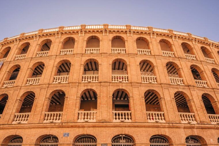 Valencia 1 Hour by Tuktuki: Essential and Private Tour - Tour Highlights