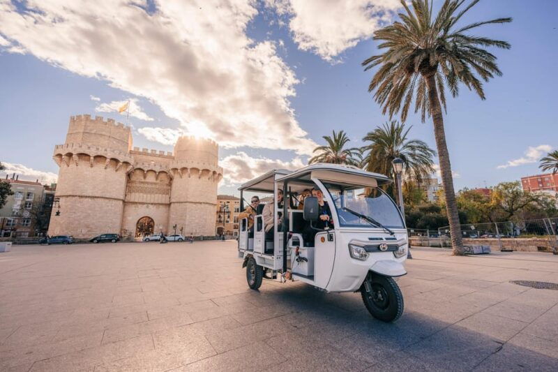 Valencia: 2-hour City Highlights Guided Tuk-Tuk Tour - Tour Experience