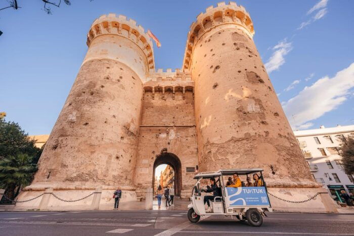 Valencia: 2-hour City Highlights Guided Tuk-Tuk Tour - Exploring Valencia by Tuk-Tuk
