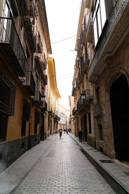 Valencia: a cool alternative walking tour through the El Carmen neighborhood - FAQ