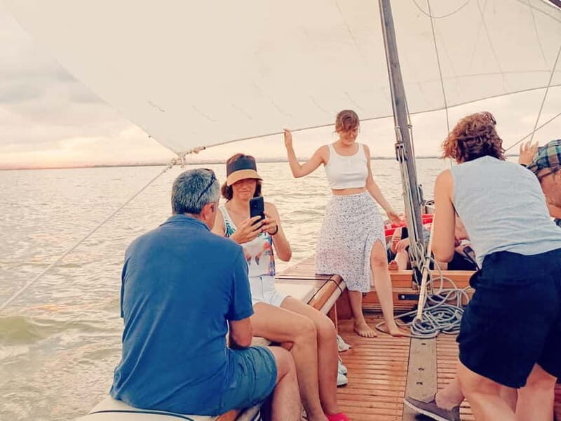 Valencia: Albufera Sunset on a sailboat with a Local Guide - An In-Depth Look at the Experience