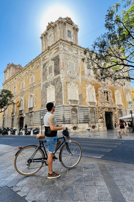 Valencia: Bike Tour of the Emblematic Sites of Valencia €25 - Discovering Futuristic and Historic Sites