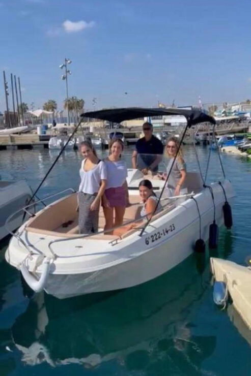 Valencia Boat Rental Without a License - Boat Features and Amenities
