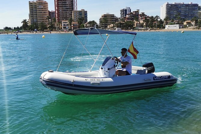 Valencia Boat Without License and Entrance to Beach Club Piscina - Common Questions