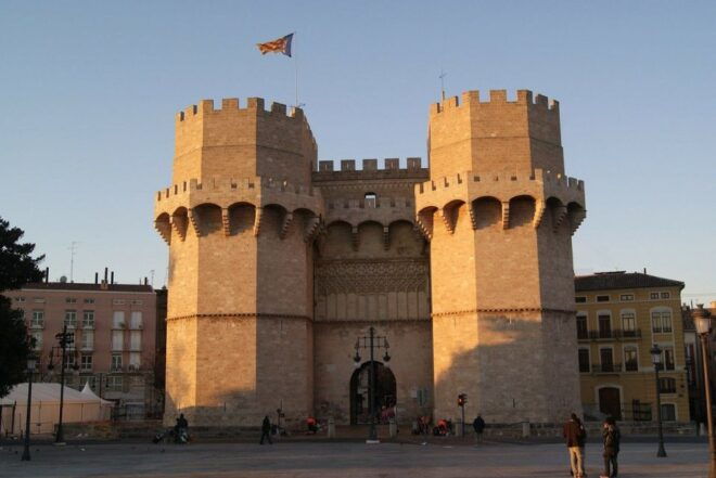 Valencia: Express Walk With a Local in 60 Minutes - Booking Your Valencia Experience