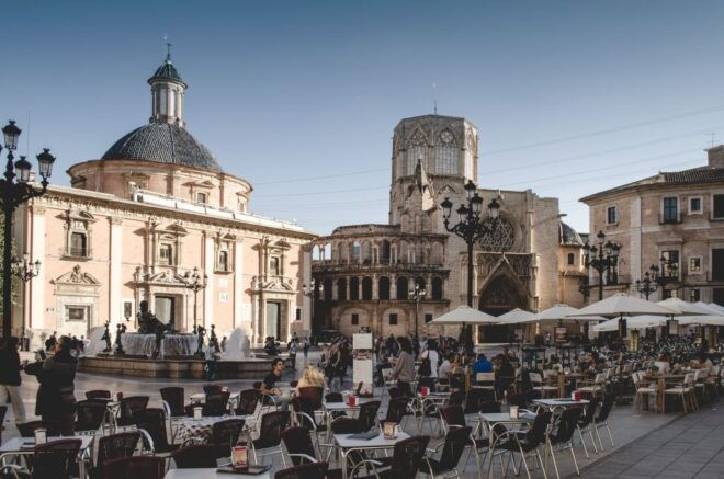 Valencia: Express Walk With a Local in 60 Minutes - What to Expect During the Walk