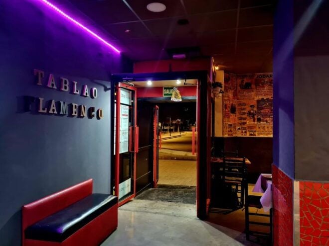 Valencia: Flamenco at Toro Y La Luna With Drinks or Dinner - Full Description