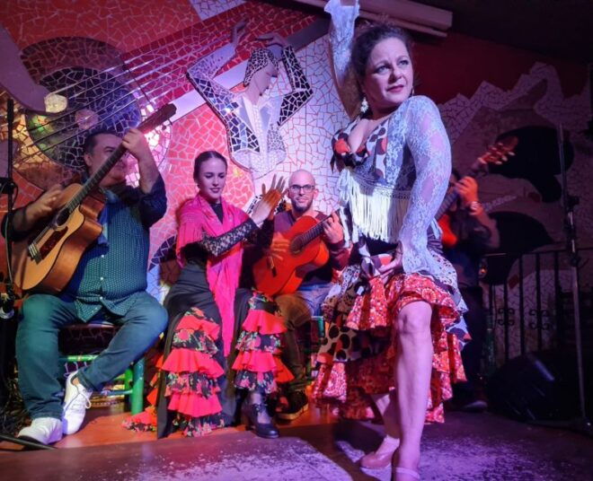 Valencia: Flamenco at Toro Y La Luna With Drinks or Dinner - Common Questions