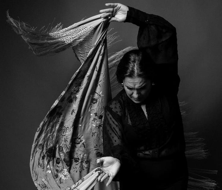 Valencia: Flamenco Show TEATRE TABLAO FLAMENCO in Teatro Talia - Good To Know