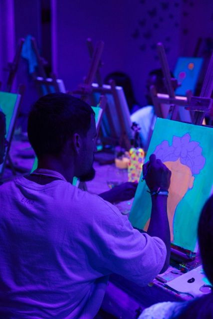 Valencia: Fluorescent Painting Workshop and Wine - Workshop Details
