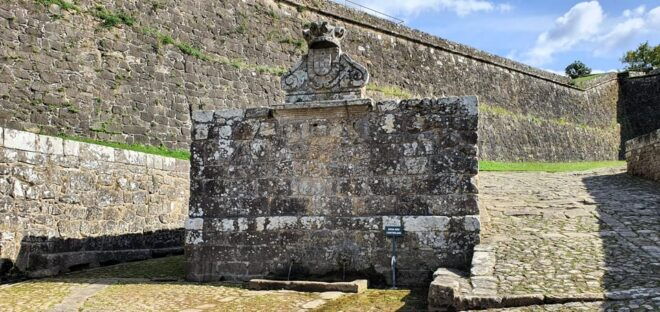 Valencia: Fortress and Old Town Guided Tour - Tour Highlights