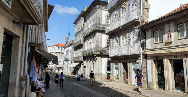 Valencia: Fortress and Old Town Guided Tour - Tour Experience
