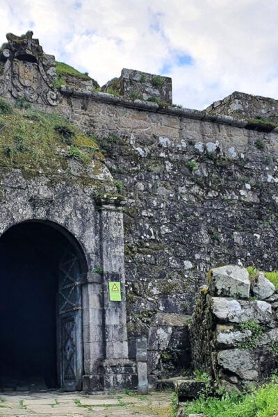 Valencia: Fortress and Old Town Guided Tour - Local History Insights