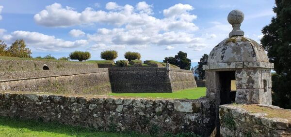 Valencia: Fortress and Old Town Guided Tour - Frequently Asked Questions