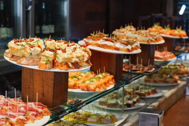 Valencia: Gourmet Tapas and Wine Self-Guided Tour - Culinary Experience