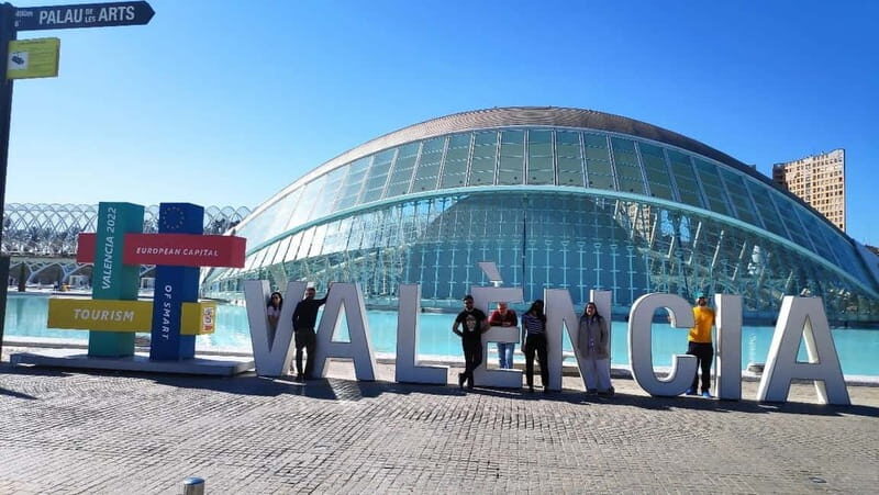 Valencia: Highlights Bike Tour with a Guide - Starting Point and Duration