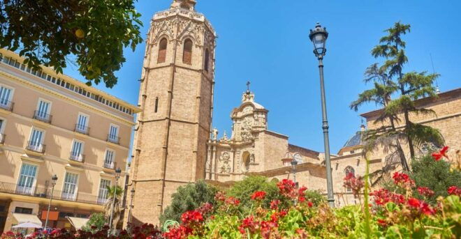 Valencia: Historic Center Audio-Guided Tour With Earphones - Tour Highlights