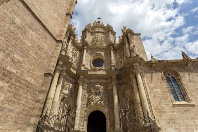 Valencia: Historic Center Audio-Guided Tour With Earphones - Tour Inclusions