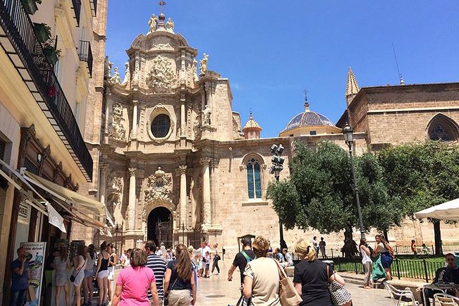 Valencia Historical Walking Tour With Traditional Meal - Knowledgeable Guide and Historical Sights