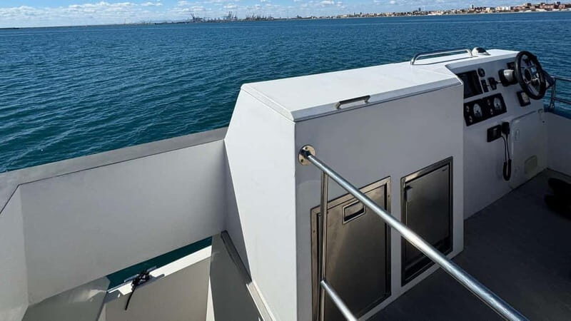 Valencia: Luxury boat ride with captain, drinks, and private bathroom - FAQs