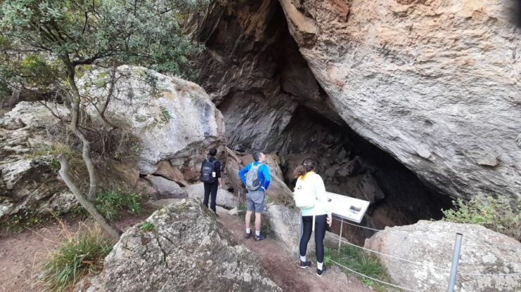 Valencia: Maimona Canyon Hiking Trip With Thermal Springs - Hiking Experience