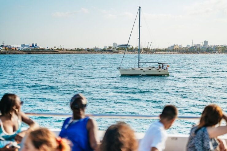 Valencia: Motor Catamaran Cruise With Drink - Experience Highlights