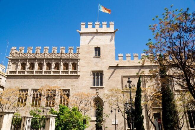 Valencia: Old Town Walking Tour and Traditional Drink - Tour Highlights