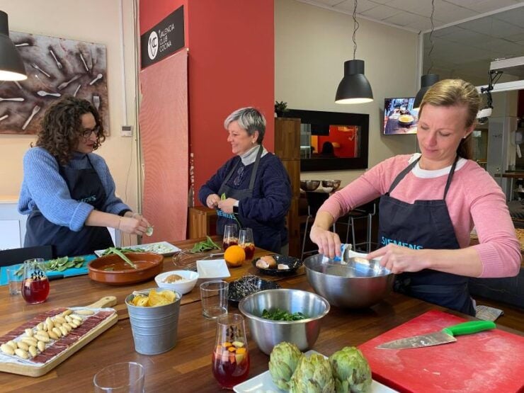 Valencia: Paella Workshop and Algiros Market Visit - Workshop Details