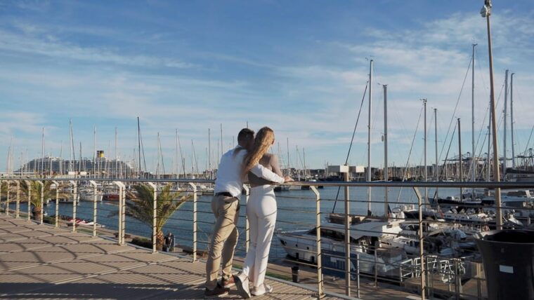 Valencia: Photo Shooting at the Beach With Pro Photographer - What to Bring