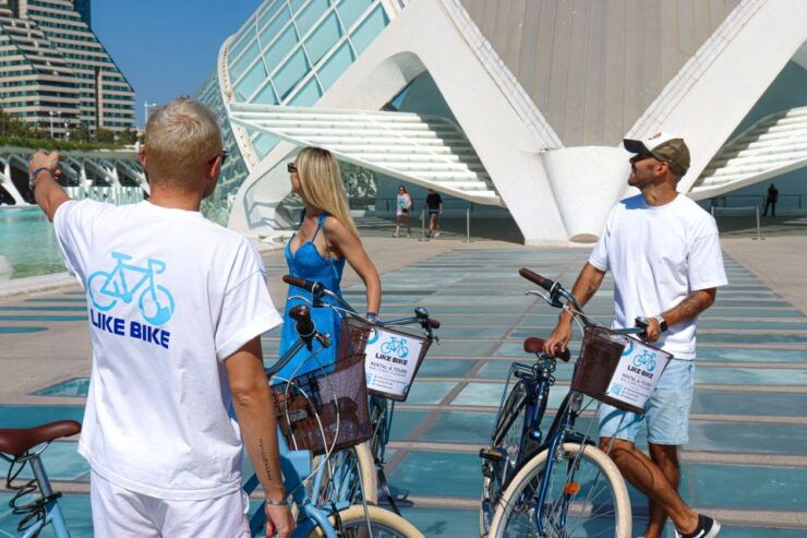 Valencia: Private Bike Tour of the Main Sightseeing 3 Hours - Experience Highlights