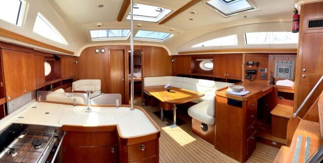 Valencia: Private Boat Trip With Paddle Boarding and Drinks - Itinerary