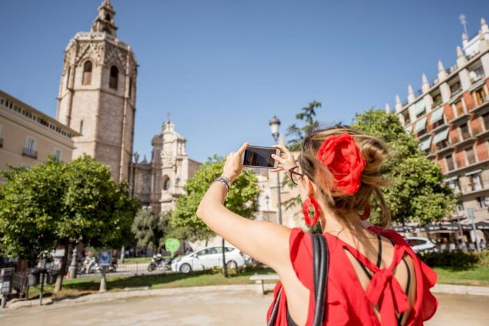 Valencia: Private Brunch Tour With Basic Spanish Learning - Local Café: Coffee and Spanish Phrases