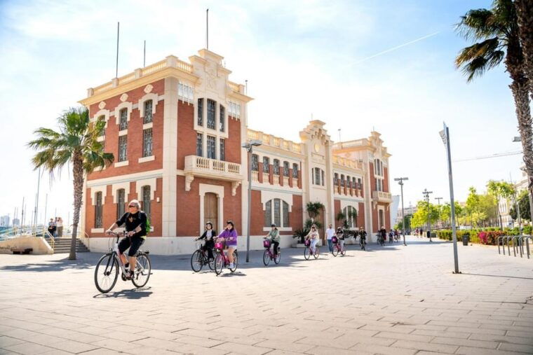 Valencia: Private City Tour on Bike With Drink Stop - Cycling Through Jardín Del Turia