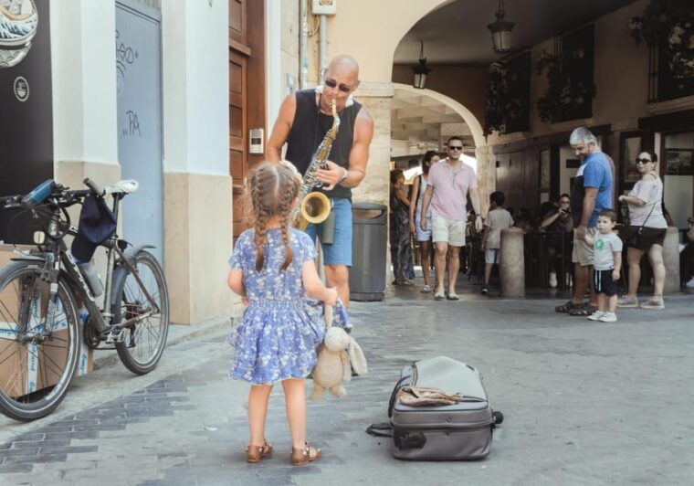 Valencia: Private Family Tour With Churros, Parks & Museum - Torres De Serranos
