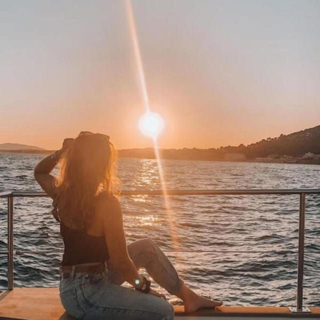 Valencia: Sunset Boat Ride With Dinner - Good To Know