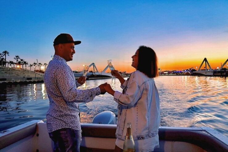 Valencia: Sunset Boat Tour With Drink - Experience