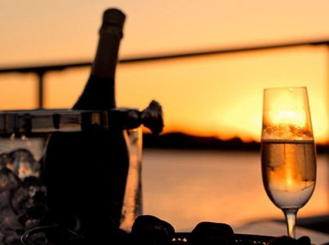 Valencia: Sunset Boat Tour With Drink - Full Description