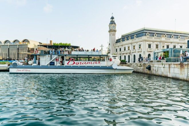 Valencia: Sunset Catamaran Cruise With Cocktail - Inclusions and Entertainment