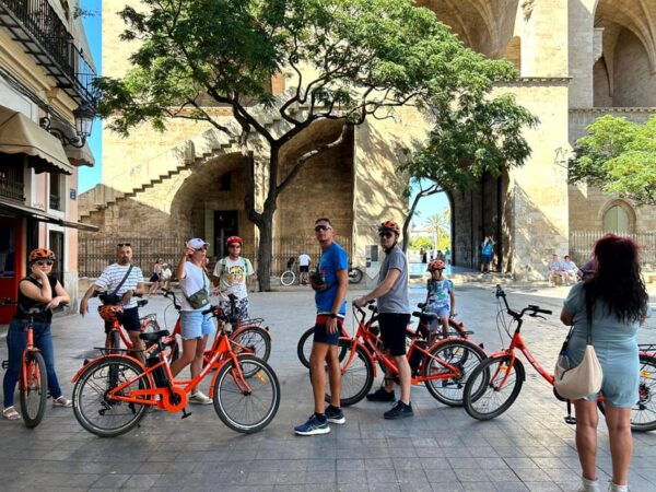 Valencia: TOP-20 City Sights Guided Tour, New Bike/E-Bike - Personalized Small Group Experience