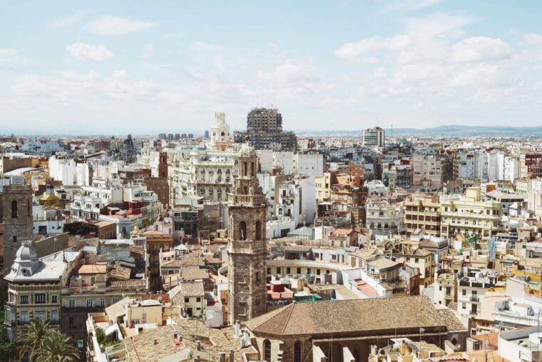 Valencia: Walking Tour of City Highlights With Tastings - Admire the Iconic City of Arts and Sciences