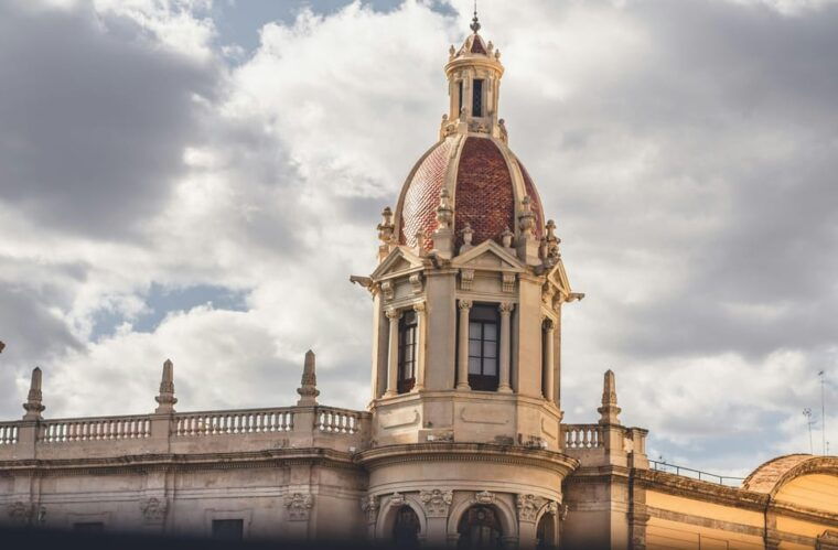 Valencia: Walking Tour of City Highlights With Tastings - Immerse in the Guided Walking Tour Experience