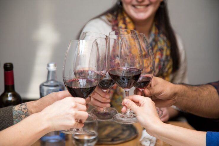 Valencia: Wine and Gourmet Tapas Walking Tour With a Guide - Tour Duration and Guide Availability